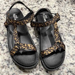 Koi footwear sandals